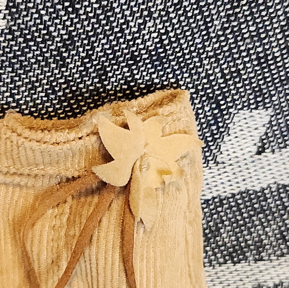 Bratz 2003 Style It Cloe Tan Corduroy Skirt w Flower *damaged* - Picture 2 of 6